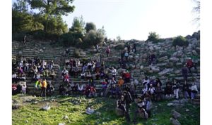Efes-Mimas Yolu’nda Gençler İçin Doğa ve Tarih Dolu Bir Gün: Klaros ve Notion Gezisi