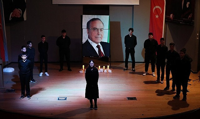 Heydar Aliyev’in Anısına Adanmış Anma Programı: Aliağa’da Saygı Duruşu ve Öğrenci Ödülleri