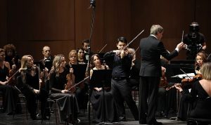 İDSO DenizBank Konserlerinde Robert Lakatos ile Keman Zaferi ve Scarano Yönetiminde İskoç Rüzgârı