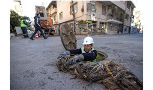 İzmir’de Yağmur Suyu Izgaraları Temizliğiyle Taşkın Riski Azaltılıyor