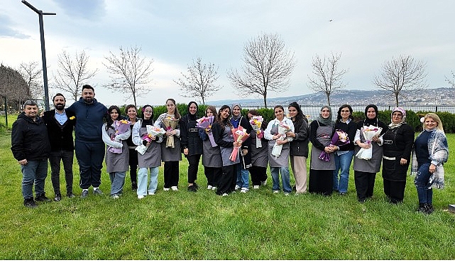 İzmit Beyaz Kalpler’de Canlı Çiçek Tasarımı Workshop’ı ve 8 Ay Öğrenci Programı