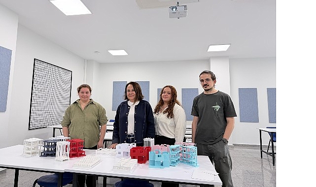 Oynayarak Öğrenme: 3D Yazıcı Kitleriyle Yapı Derslerinde Deneyimsel Eğitim