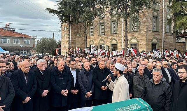 Turhan Çömez Annesini Son Yolculuğuna Uğurladı