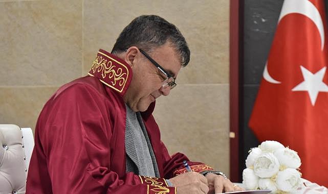 ALTIEYLÜL’DE YENİ EVLENECEK ÇİFTELERE 10 BİN TL DESTEK