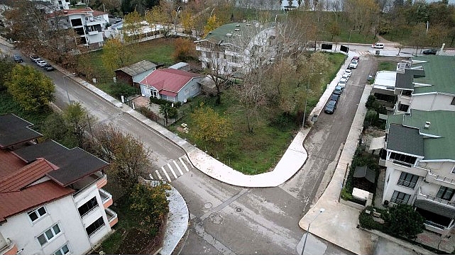 Başiskele Sahil Yolu Üstyapı Çalışmalarıyla Trafik ve Yaya Güvenliği Yeniden Düzenleniyor