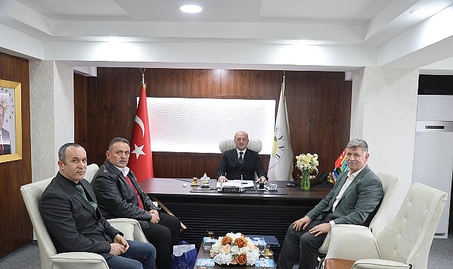 Basmane’da Dayanışma Sofrası: Tugay, Yılın Son Gününde Vatandaşlarla Birlikte