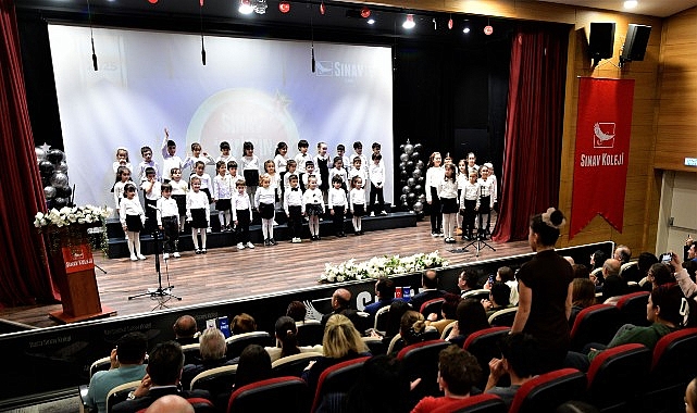 Bornova Belediyesi, Gençlere Desteğini İzmir’in En’leri 2025 Ödülüyle Taçlandırdı