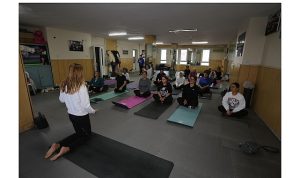 Efes Selçuk Belediyesi Kadınlar İçin Ücretsiz Yoga Dersleriyle Sağlıklı Yaşamı Destekliyor