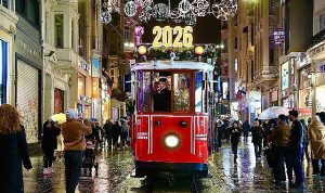 İETT’nin Nostalgik Tramvayında Yılbaşı Atmosferi: Özel Tasarım ve Tarihî Dokuyla İstasyonda Buluşma