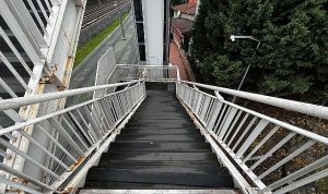 İzmit Eğitim Kampüsü Tramvay Durağı Üstgeçidinde Yeniden Yapılandırma ve Merdiven Tadili
