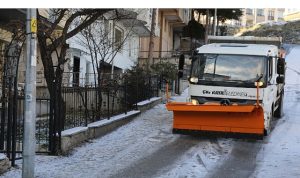 Kar Yağışı ve Soğuk Havalarda Cadde, Sokak ve Merdivenlerde Tuzlama Çalışması – Çankaya Belediyesi