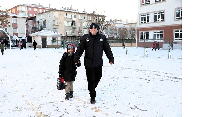 Keçiören’de Karla Mücadele ve Zabıta Desteğiyle Okullarda Güvenli Ulaşım