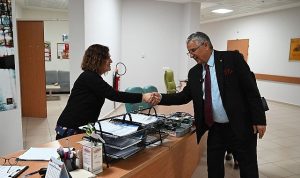 Kemer Belediye Başkanı ve Eşi, Yeni Yılı Hastanede Hasta Ziyaretleriyle Karşıladı