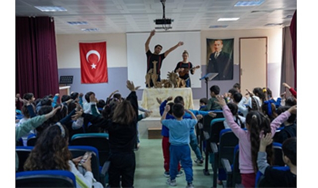 Kendini Arayan Zürafa: Buca’da Çocuklarla Buluşan Tiyatro Yolculuğu