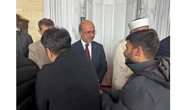 Regaip Kandili Coşkusu: Selçuklu Belediye Başkanı’nın Merkez Camii’ndeki Buluşması