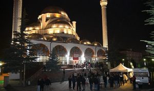 Regaip Kandili’nde Lokma İkramıyla Paylaşım ve Dayanışma Ruhunu Öne Çıkan Kahramankazan Programı