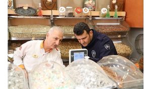 Yılbaşı Öncesi Zabıta Denetimleri: Kuruyemiş ve Şekerleme Satış Yerleri Güvenli ve Hijyenik Koşullarda