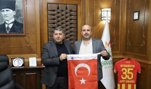 Bağımsızlığın Sembolü Türk Bayrağıyla Ziyaret: İcraat ve İşbirliği İçin Yeni Bir Başlangıç