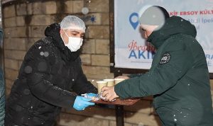 Bayrampaşa Belediyesi Kış Destek Seferberliği: Soğuk Havada Sıcak Çorba İkramı