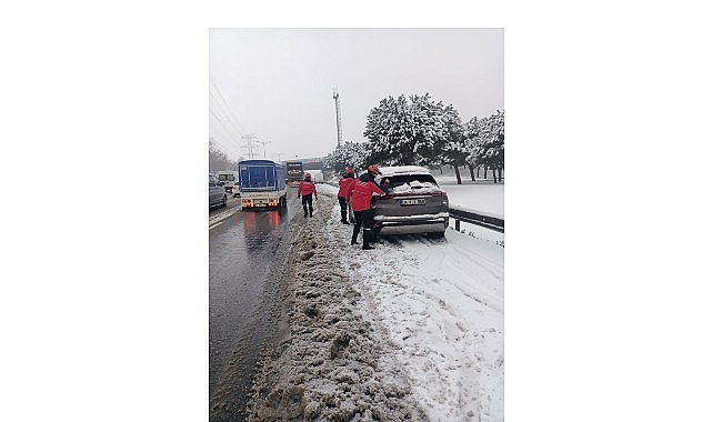 Bayrampaşa’da Karla Mücadale: Ekipler Sahada, Güvenlik ve Ulaşım İçin Koordineli Çalışıyor