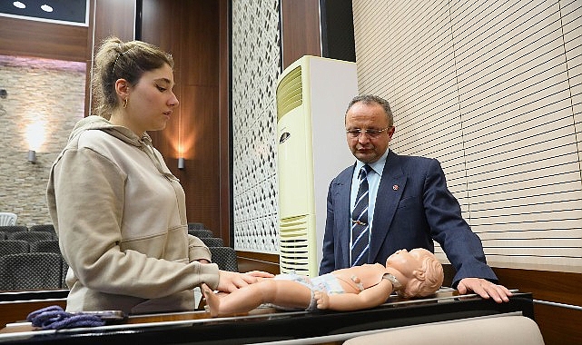 Belediye ve Sağlık Bakanlığı Ortaklığıyla İlk Yardım Eğitimi: Bilinçli Müdahale İçin Kapasite Geliştirme