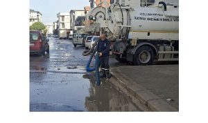 Çiğli’de Fırtına ve Sağanak Sonrası Hızlı Müdahale: Ekipler Anında Sahada
