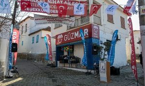 Güzelbahçe’de Bakkal Geleneğini Yeniden Canlandıran Güzmar Market Nihat Açılışı