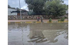 Kemer Belediye Ekipleri Sağanak Sonrası Mazgalları Giderek Temizliyor
