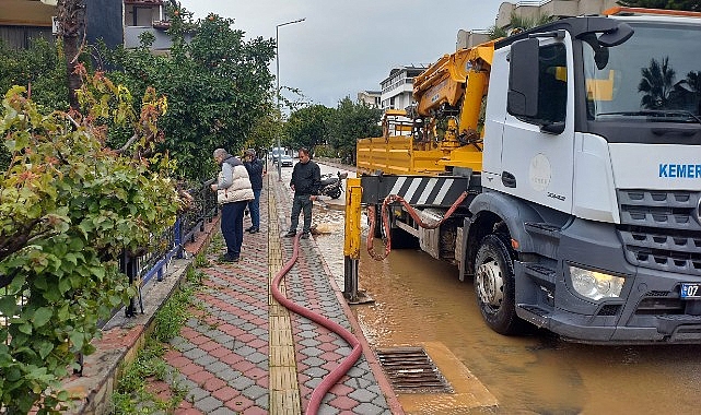 Kemer’de Sağanak Sonrası Ekipler Sahada: Başkan Topaloğlu Yol Gösterdi