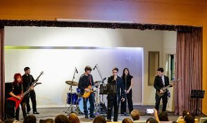 Pop Rock Ensemble Sömestr Konseriyle Şehir Sahnesini Sıcak Bir Müzik Akşamı Sardı