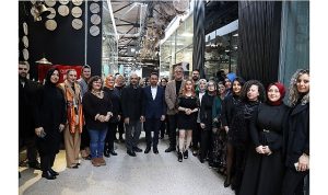 Zaman ve Yorumla Bütünü: Vitrin Tasarımında Görsel Anlatılar Sergisi