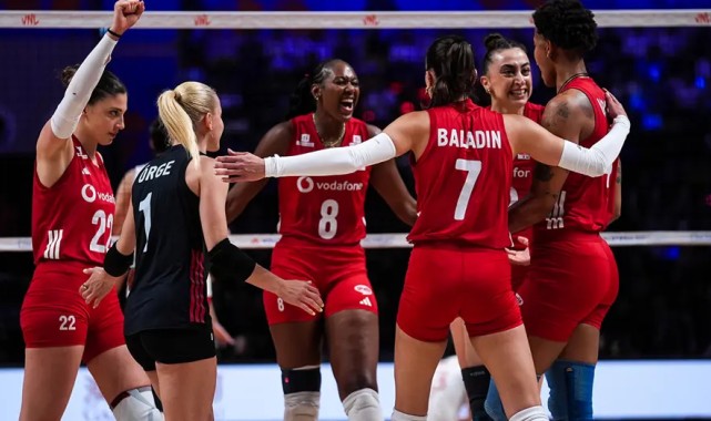 A Milli Kadın Voleybol Takımımız, Çin’i 3-0 Yenerek Finale Yükseldi!