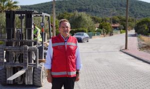 AYVALIK’TA YOL VE KALDIRIM SEFERBERLİĞİ SÜRÜYOR
