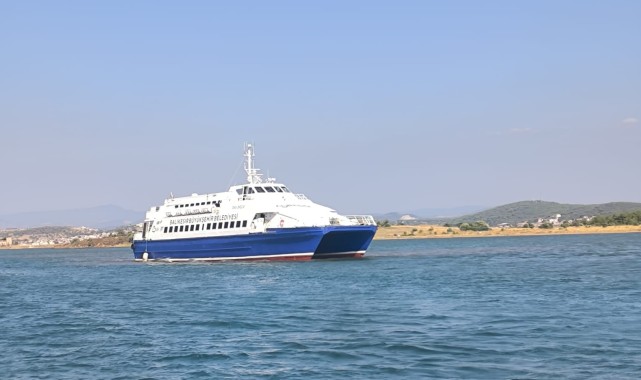 Ayvalık'ta yolcu gemisi karaya oturdu: 26 kişi için tahliye çalışması başlatıldı