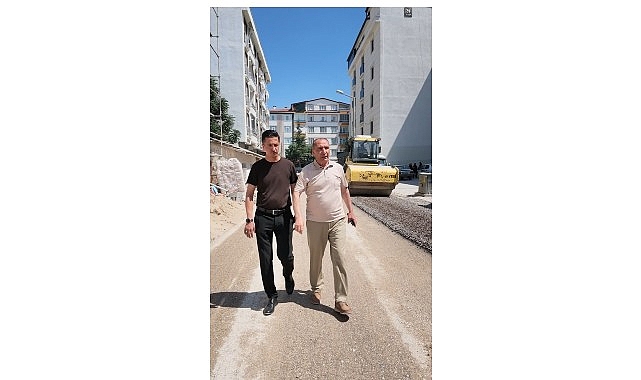 Çevre ve Ulaşım İçin Önemli Adım: Bardakçı Mahallesi’nde Asfalt Serim Çalışmaları Devam Ediyor