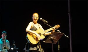 Çim Konserleri: İzmirliyle Yaz Akşamları Birlikte