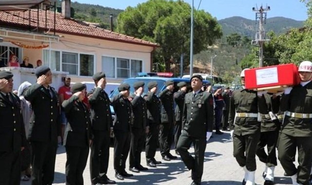 Edremit'te Kıbrıs Gazisi Murat Doğan, Törende Gözyaşlarıyla Uğurlandı