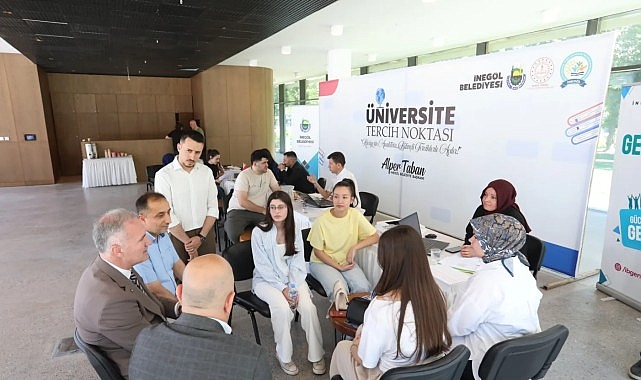 İnegöl Belediyesi Tercih Danışmanlığı Noktasını Ziyaret Etti ve Gençlerin Yanında Olmaya Devam Etti