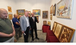 İnegöl Kent Müzesi’nde Yüksel Kılıçoğlu’nun 97 Eserlik Görsel ve Nefesli Şiir Kitap Tanıtımı