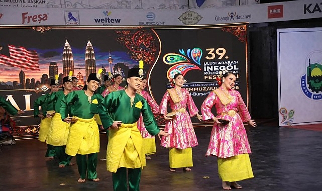 İnegöl’de Altın Mobilya Halk Dansları Yarışması 10. Kez Sahne Aldı: Uluslararası Kültür Sanat Festivali Heyecanı Devam Ediyor