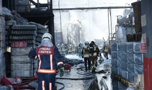 Kahramankazan’da Atık Yağ Geri Dönüşüm Tesisinde Yaşanan Yangın ve Yetkililerin Müdahalesi