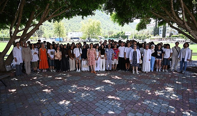 Kemer Belediyesi Ahmet Erkal Destek Eğitim Kurs Merkezinde Yeni Dönem Seviye Belirleme Sınavı Heyecanı