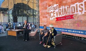 Kütüphanelerde Yaz Akşamlarına Tiyatro Büyüsü: Mecnun Çevrim Dışı