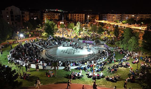 ALTIEYLÜL’DE MÜZİK DOLU GECE
