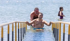 Engelli Yurttaşlar İçin İzmir’de Engelsiz Deniz Keyfi Gecesi: Yaz Boyunca Süren Araç Destekli Denize Ulaşım