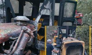Susurluk’taki Orman Yangınında Dozer Alevlerin Arasında Kaldı: Personel Yara Almadan Kurtuldu